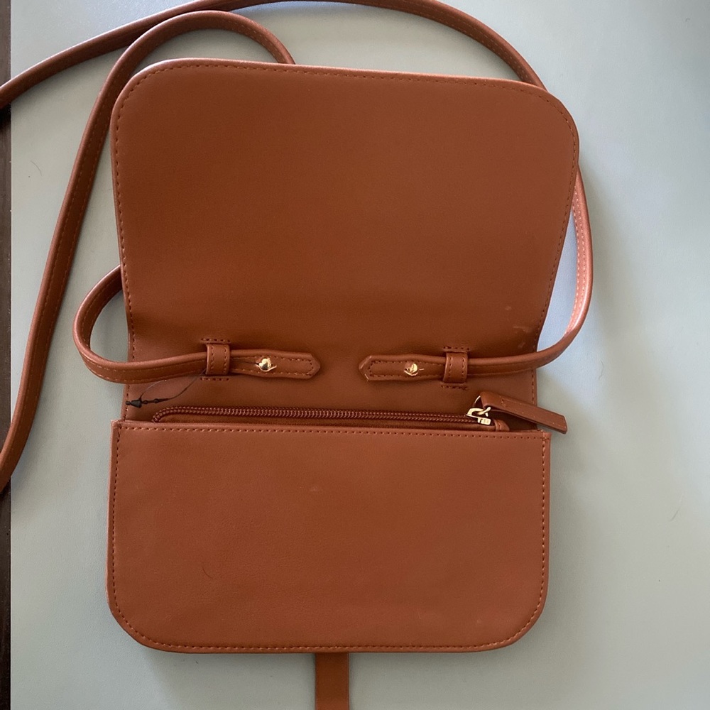 Forever21 brown 3-pocket purse.